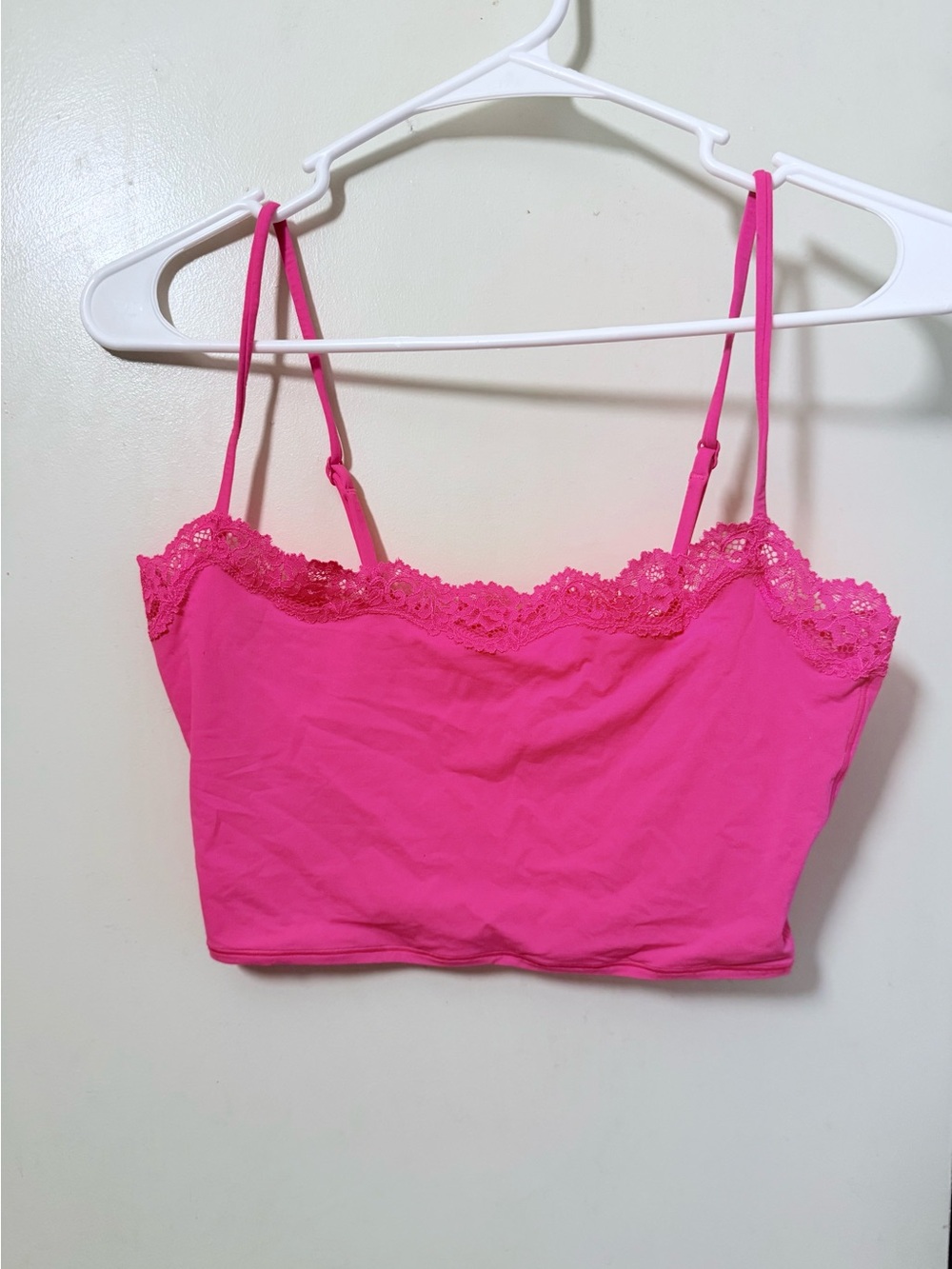 SKIMS Vivid Pink Lace-Trim Cropped Cami